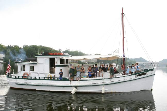 Oyster Buyboat Coastal Queen