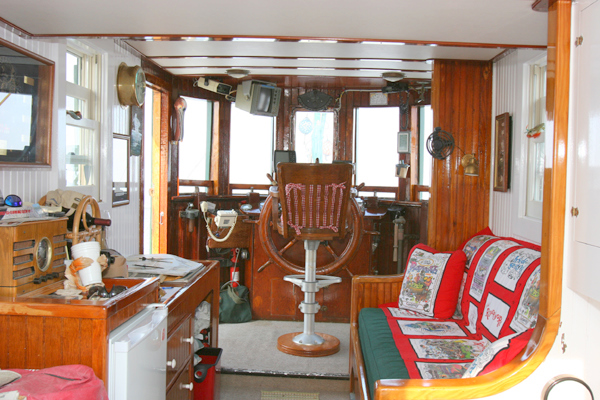 Oyster boat Pilot House.jpg